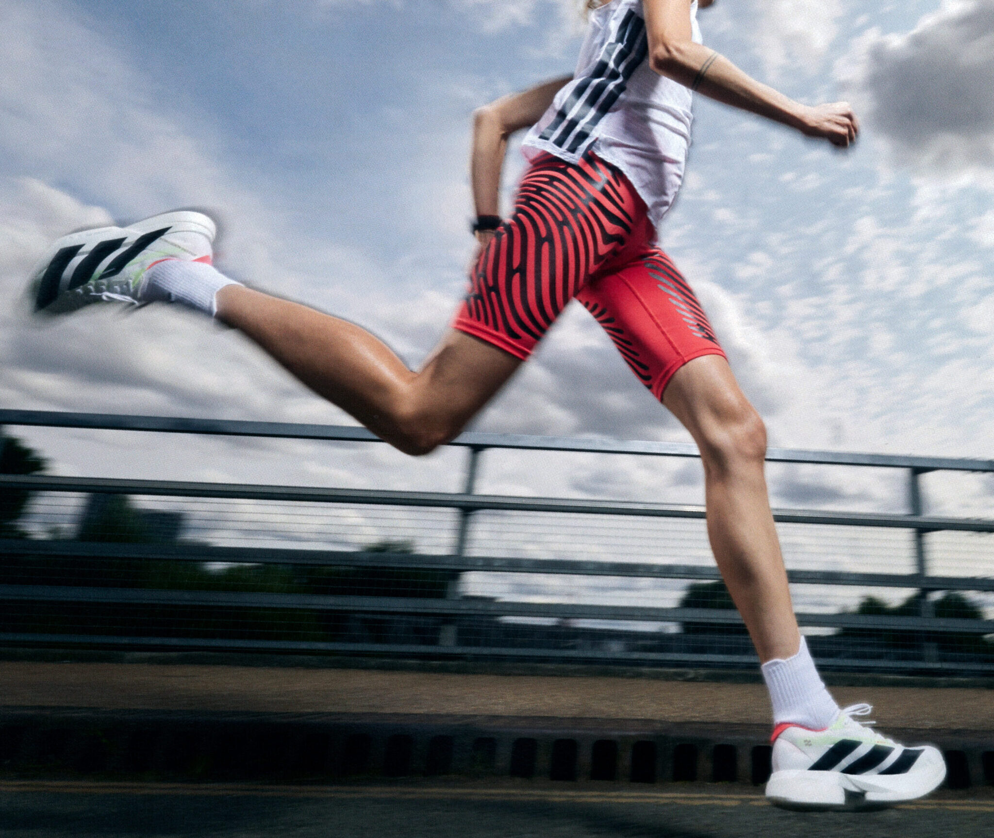 PRO_4_ON_FOOT_02_4X5_RGB