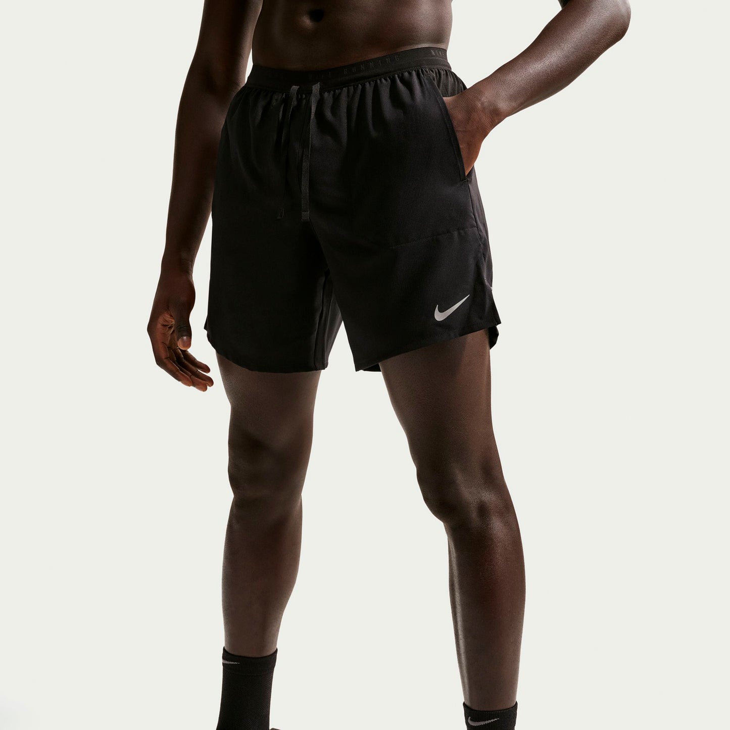 Nike STRIDE 2IN1 7IN  Short de running Hommes - noir, argent