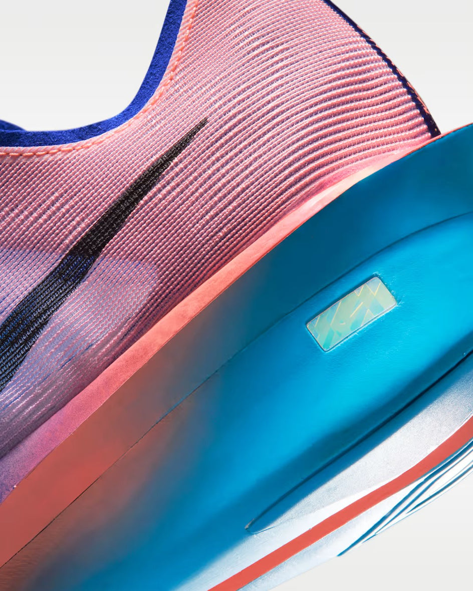 Nike Vaporfly de profil avec la semelle intermédiaire ZoomX