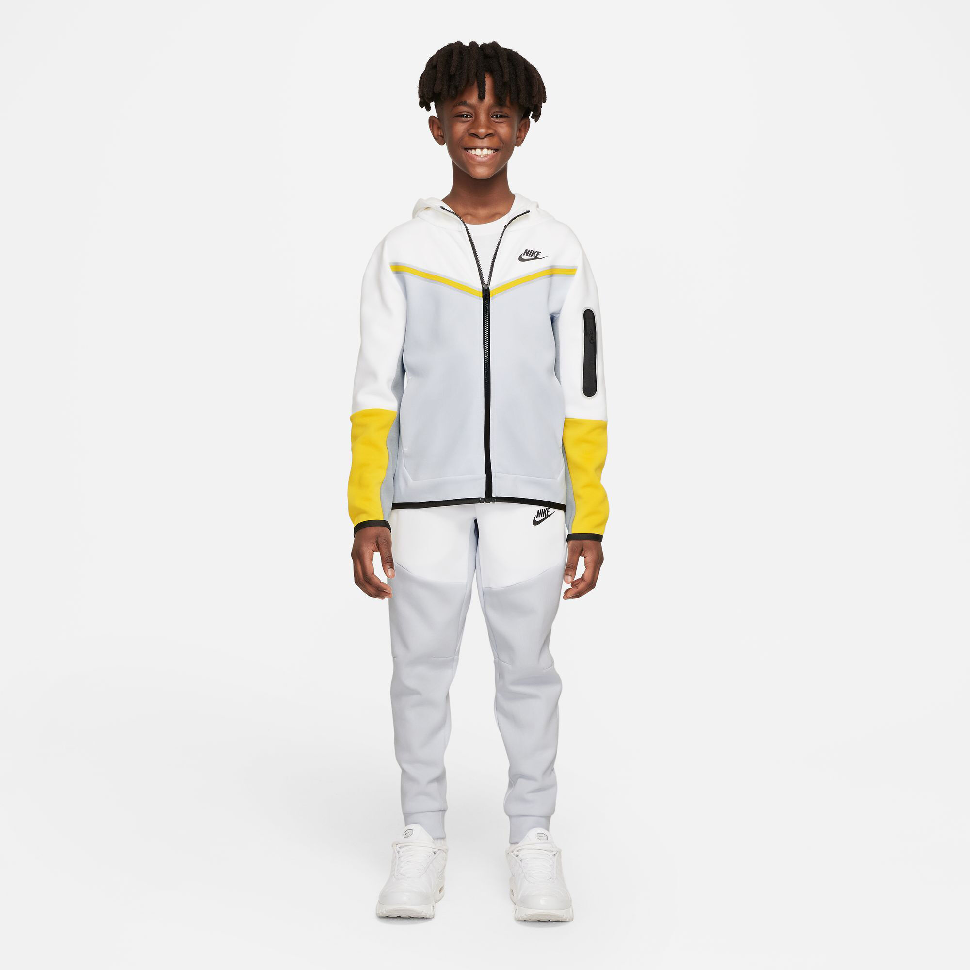 Nike store tech blanc