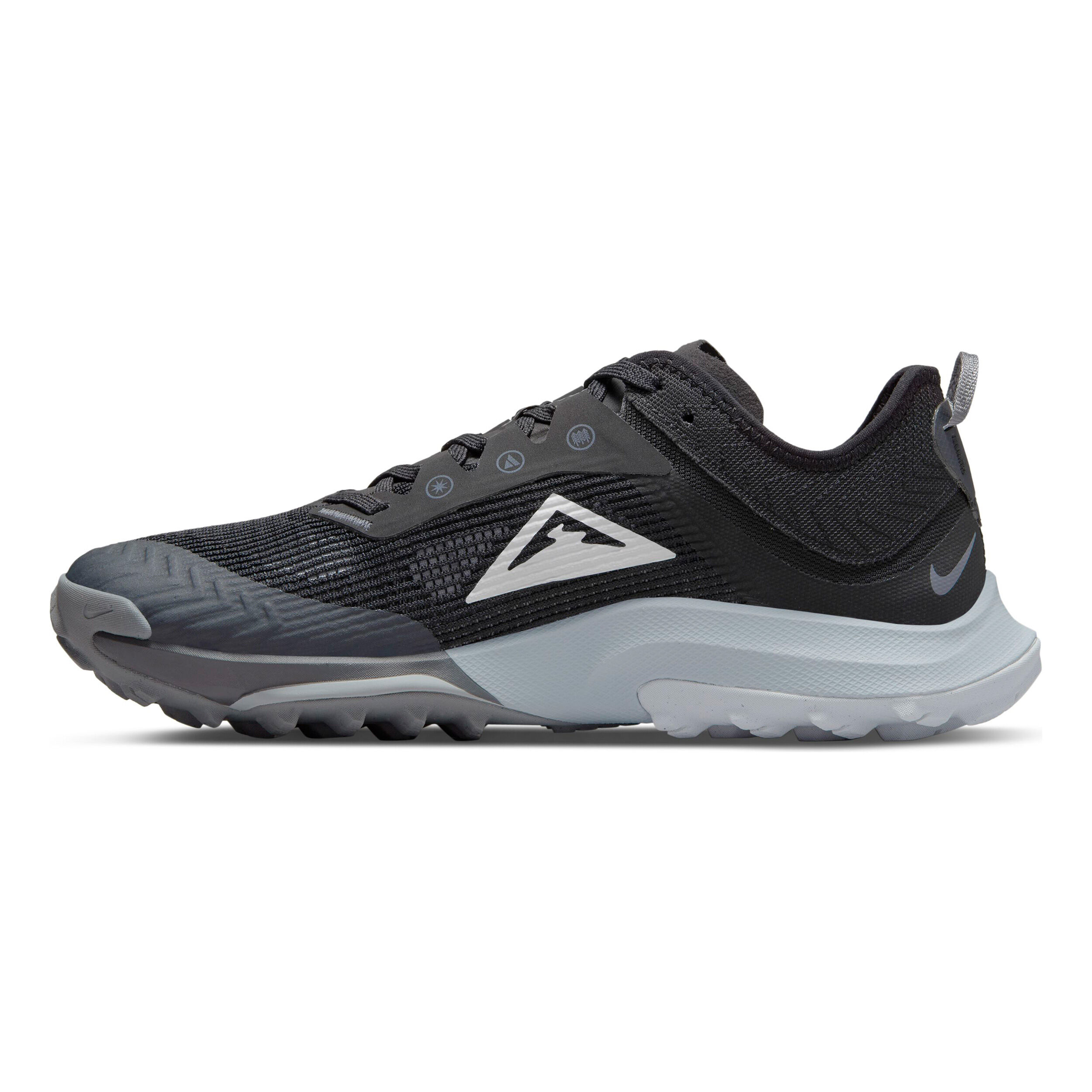 Nike air hiking shoes discount